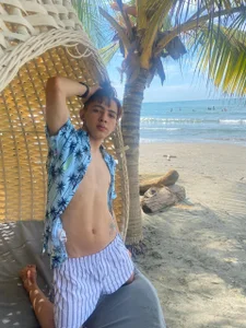 Lian_Miller1_のLian on the beachの枚の写真