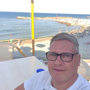 RobertStripX Relaxing টি ছবি