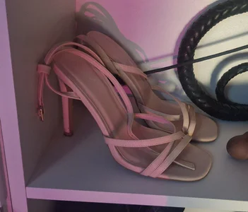 Holy_Mistress_SのHeelsの枚の写真