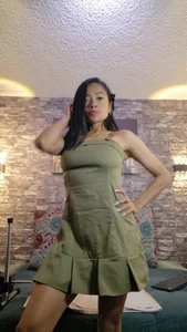 anellejones sexy green Pic 3