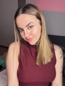 MiaGlows Public Album Pic 3