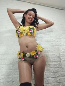 Jazlin_ a little more of me зображення