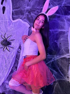 DanielaMonroe “Naughty bunny looking for someone to catch her” 🐇🔥 圖片 2