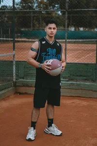 Noah_Clarkk “Hot Game”  2টি ছবি