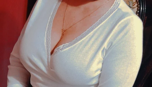 SalientClean Sexy Pic