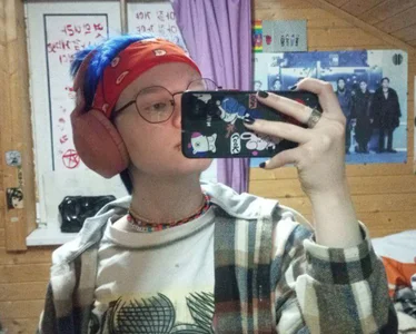 CurlaPettyBom what kind of music do you like to listen to? Εικόνα 4