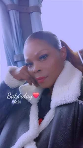 MaturePrettyLady01 Public Foto 2