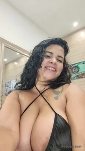 hanni2025 Public صورة واحدة|hanni2025 Public صورتان|hanni2025 Public  صور|hanni2025 Public  صورة