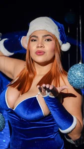 hillary_uckerman_ Merry Christmas 🎄🎄⛄❄💙💙 Hình 3