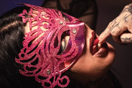 MorganaCrowley Mask photo session 🎭 Pic 3