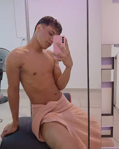 GRETTY_BOYS kullanıcısının Alejo🩷🫧 albümü -  5 fotoğraf