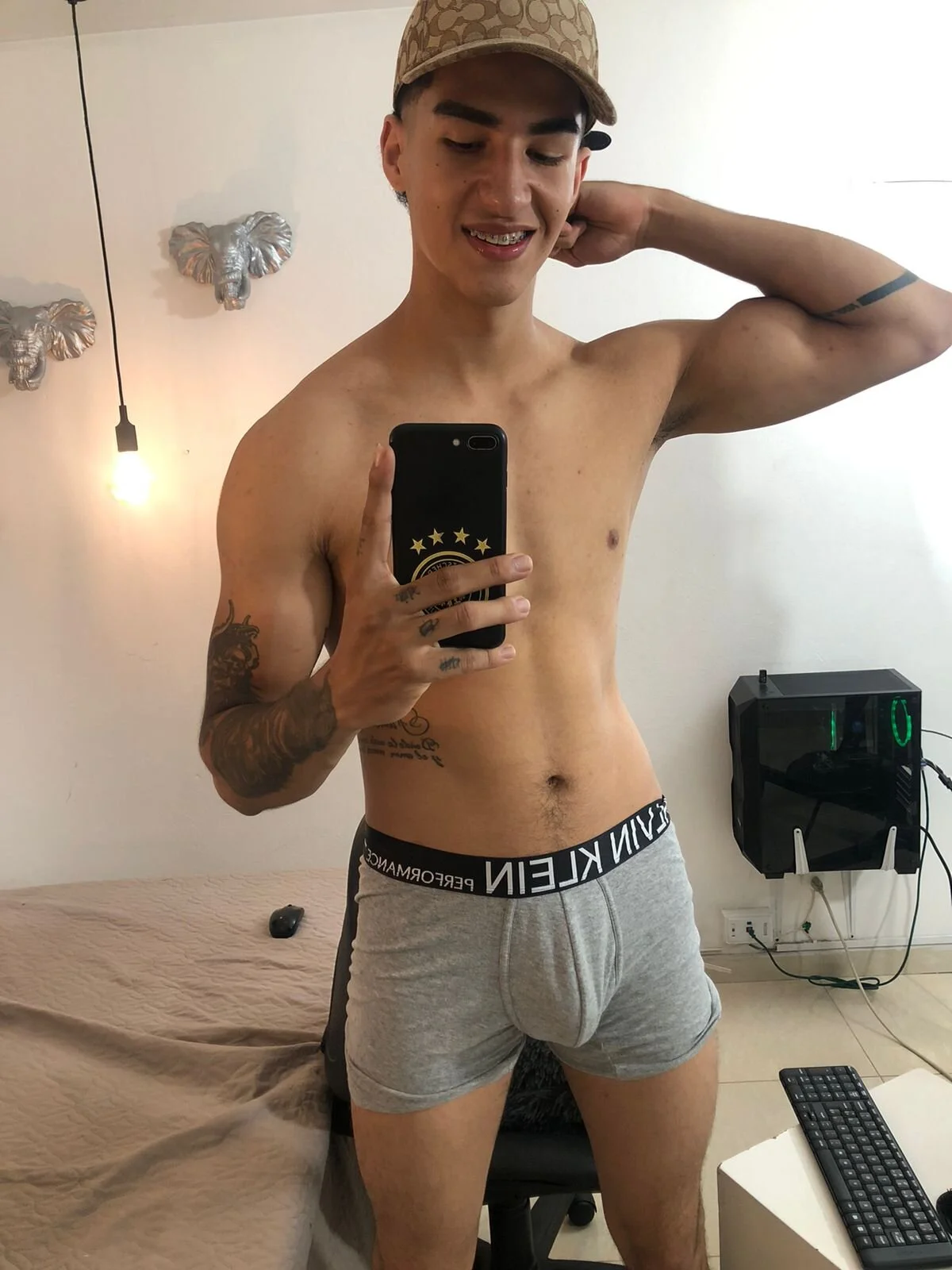 GoldenDesireX_ adlı kullanıcının viral fotoğrafları:  6132