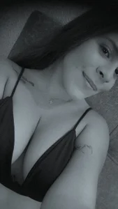 samanthaeliott22 My tits are Very hot today Pic