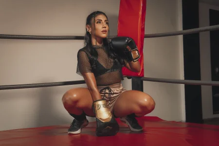 CharlotteCox_ Strength in my body, fire in my eyes♥ Pic 5