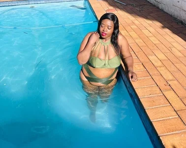 Nipples_Lovers30 In the pool Immagine 