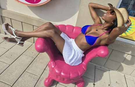 alys_at_college Just Alys Pic