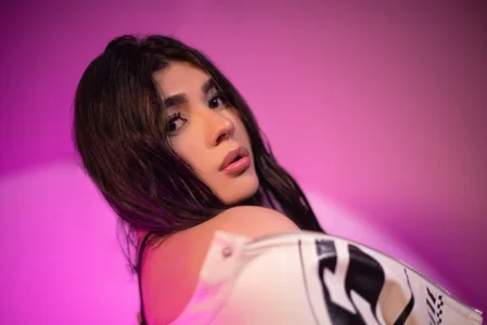 alahiaFoxter_ Public Pic