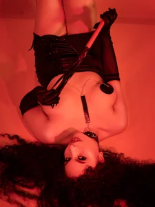 Skyler_Fox_ Public Gambar 3