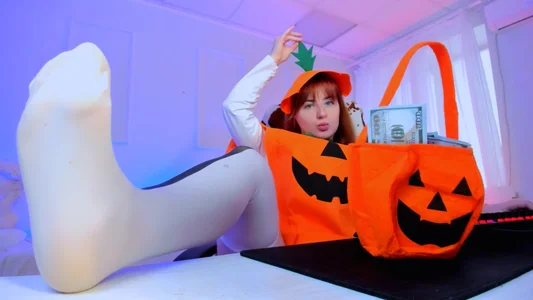 AnnTerry_ Life or money? Pic