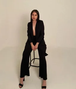 Zdjęcia AlmaBlaze My favorite part of my body: my height 🍂: 