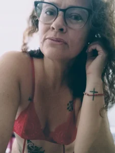 Lilibhet Lencería roja Gambar 2