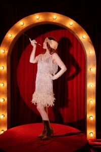 Sun_kissed_ Gatsby girl Pic 3