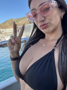 Ninabigtitied enjoying Foto