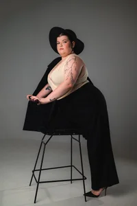 Mia_Ray kullanıcısının Woman Fatale Curves albümü -  7 fotoğraf