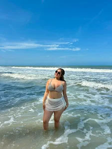 Cloee_Rainbow1 The beach looks great on me 😎🏖🥵💖 Pic 2