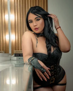 “I don’t promise to behave.”😈 de Mia__Walker  photos