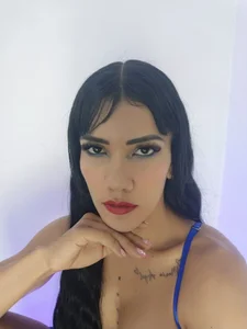 juliane_sweer1 me blue Immagine 