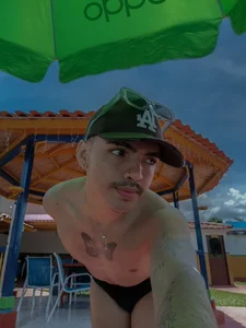 NicoKinggs_のPool Day 💦💚の 3枚の写真