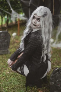 AlaiaRogers The strange world of Alaia 💀 Foto 7