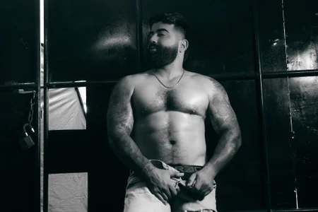 Lyon_vachのHairy sexy manの 2枚の写真