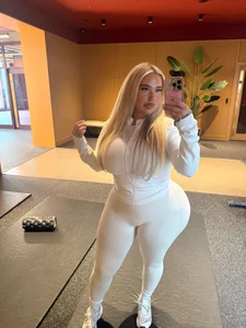 TastyTiffanyy New bundle of me🫦❤️  2টি ছবি