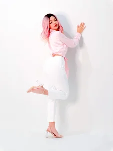 NaomiSainz Cute Pink Girl Pic 3