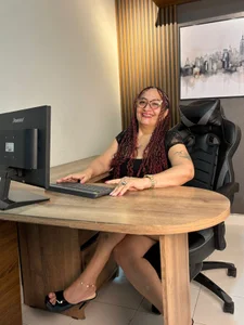 AlessandraLeroysexy secretary Bild 3