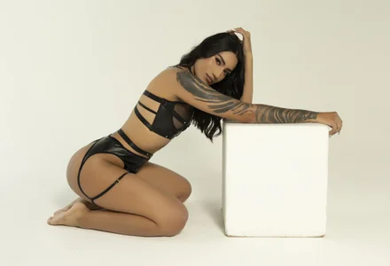 Taly_Fox LOOK AT MY BODY Kuva 3