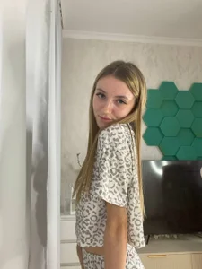 NellieEinspahr Just a Peek slika 4