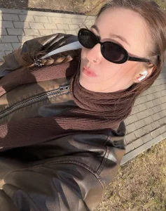 CaroylnEnz Nice to meet you  5টি ছবি