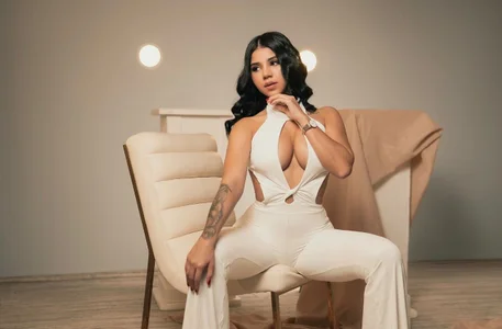 VictoriaLeia white Pic