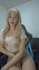 Megan_Blue_ Public Bilde 5