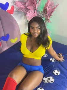 YasminbrattzのDO WE PLAY IN MY BED?⚽😏⚽💎の 3枚の写真