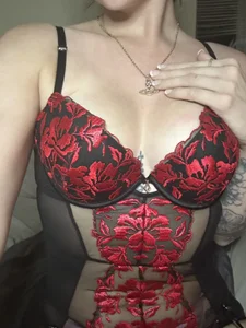 LolaRedx A sneak peak x Pic 4