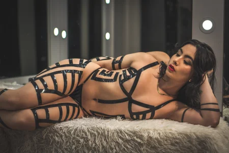 Samaanthaa_ Prohibited touches, isolated skin Pic 4