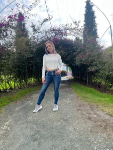 Sophiaa_Gomez Very happy Pic 5