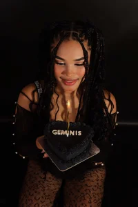 naia_blessed Happy birthday to me 🎉🎈🎊🎂👏🏻🙌🏻 Immagine  9