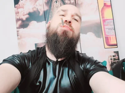ArmandoSteel4u I am here for you! Domination, cum, smoke, leather or any other fantasy just ask! Poză