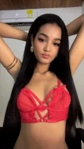 Roxane_TallのRed lingerieの 3枚の写真
