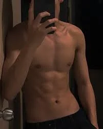 YeuphunuokのFreeの 2枚の写真